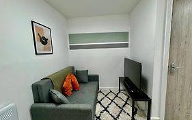 Stylish One Bedroom & A Sofa Bed